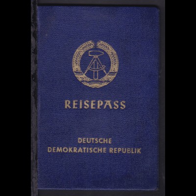Reisepass der DDR, ausgestellt 1979 in Naumburg